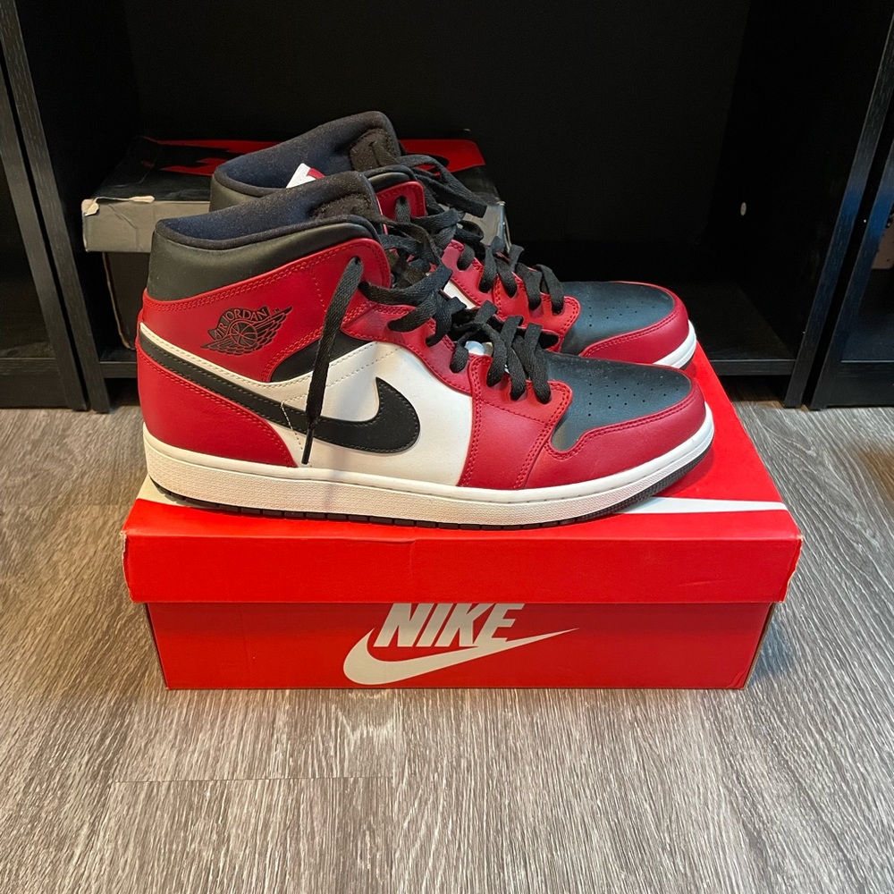 Men’s Size 13 Jordan 1 Mid Chicago